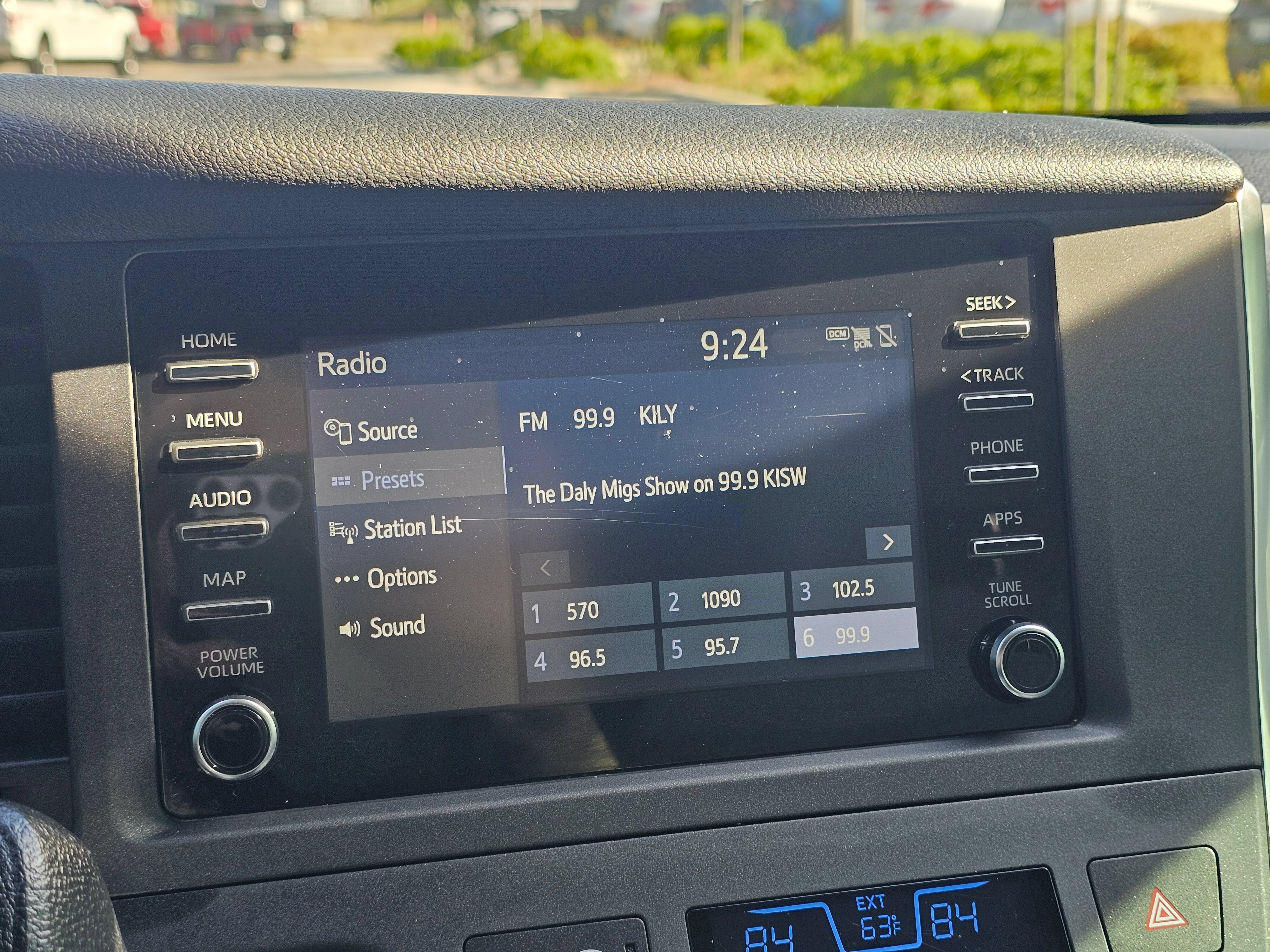 Used 2019 Toyota Sienna L w/ Carpet Mat Package FWD image 16