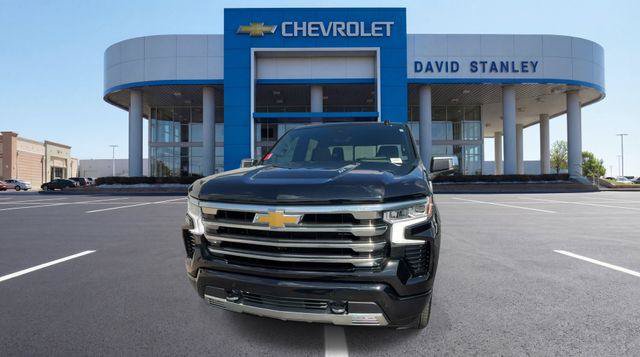 Used 2025 Chevrolet Silverado 1500 High Country AWD/4WD image 3