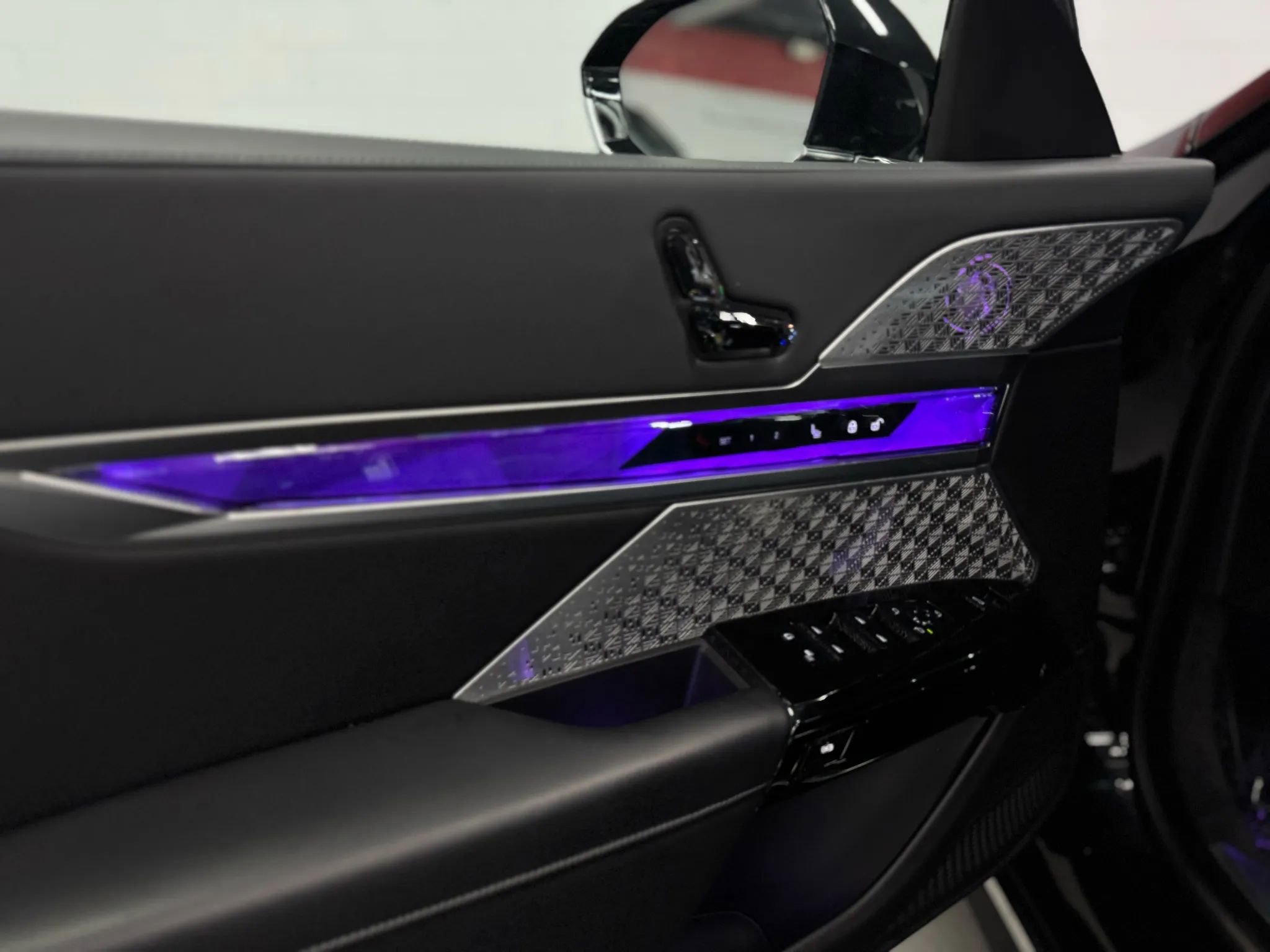 Used 2024 BMW i7 xDrive60 w/ Executive Package image 11