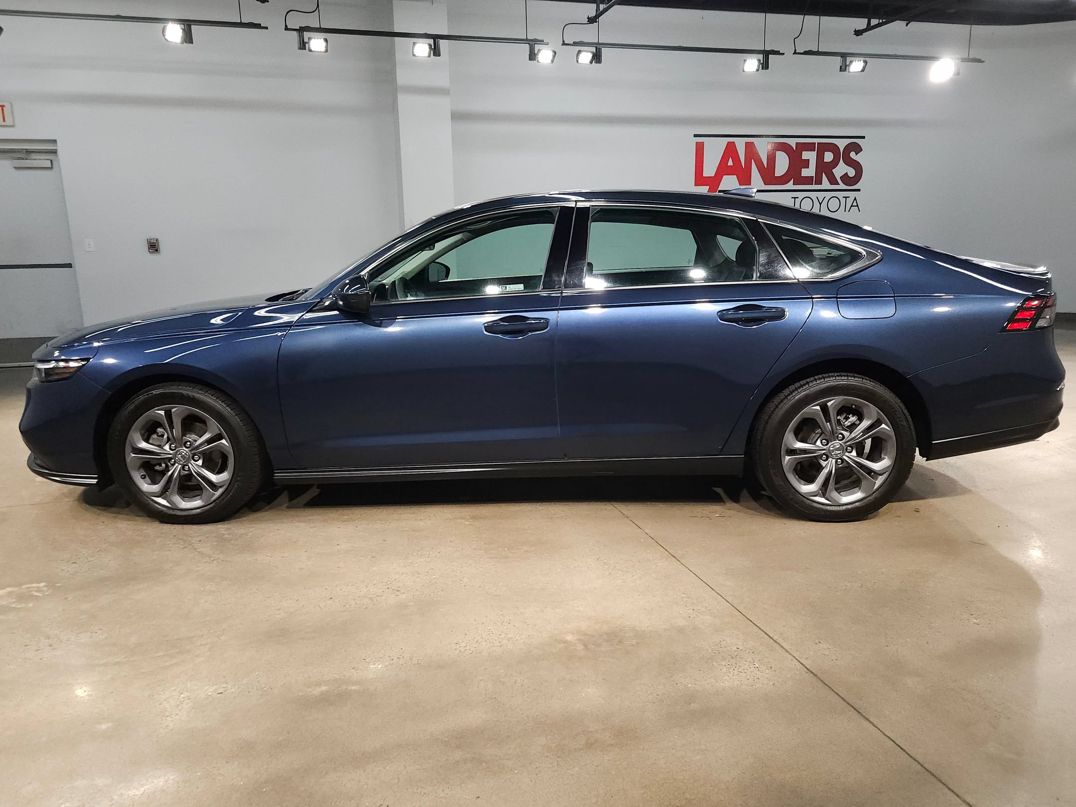 Used 2024 Honda Accord EX image 4