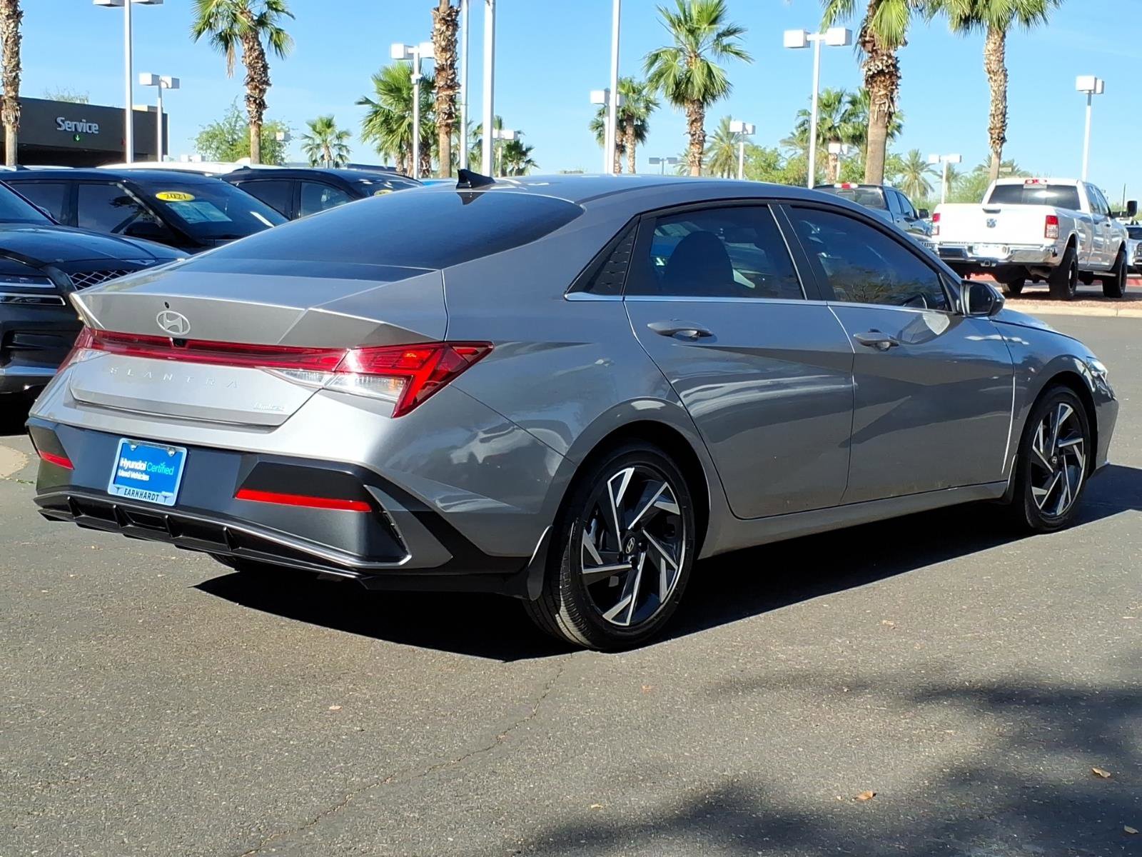 Certified 2025 Hyundai Elantra Limited FWD image 5