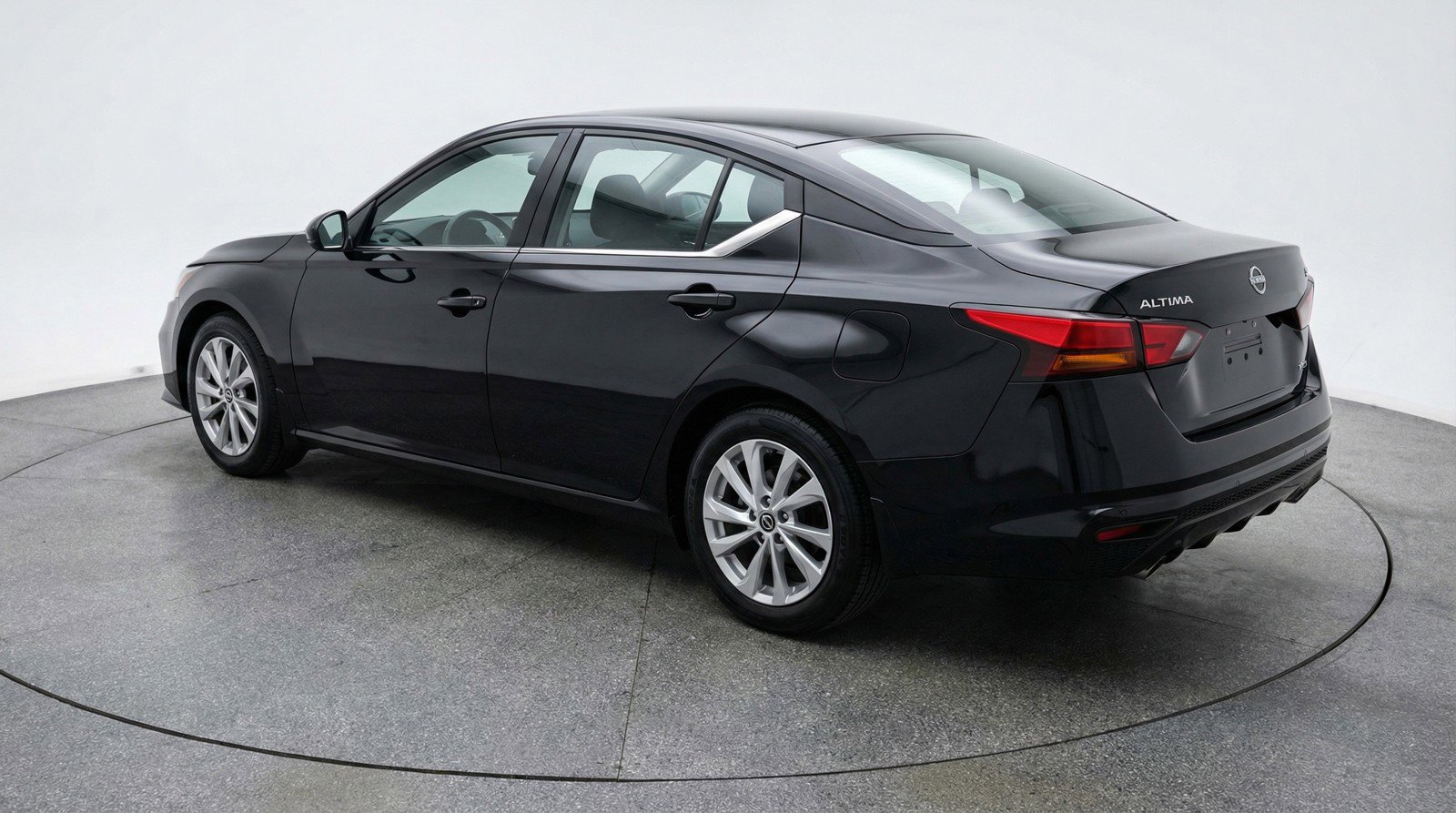 Used 2025 Nissan Altima 2.5 SV image 6