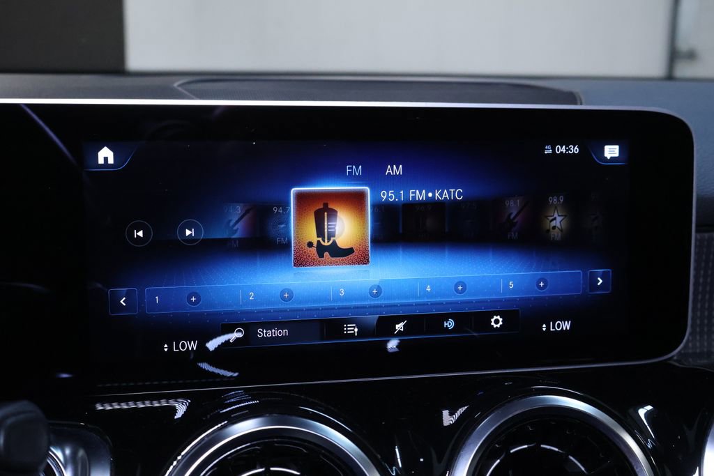Used 2020 Mercedes-Benz GLB 250 4MATIC image 32