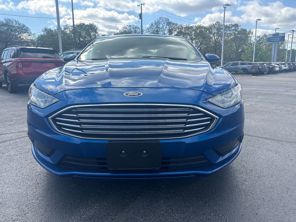 Used 2017 Ford Fusion SE w/ Fusion SE Technology Package FWD image 3