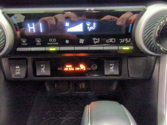 Used 2023 Toyota RAV4 SE w/ Weather & Moonroof Package AWD/4WD image 10