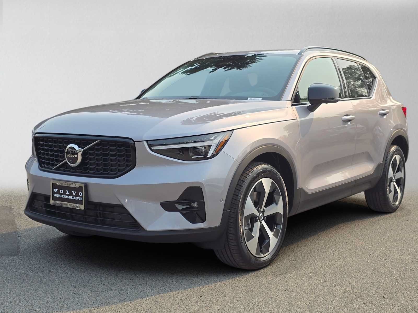 New 2026 Volvo XC40 B5 Plus w/ Protection Package Premier AWD/4WD image 7