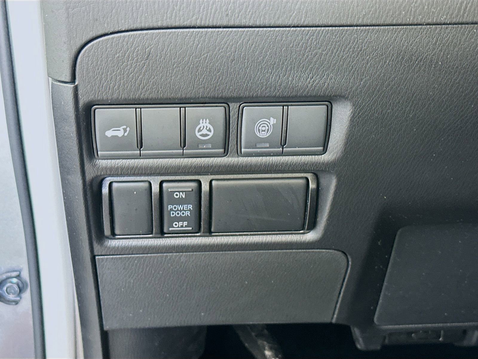 Used 2023 Nissan Armada SL w/ Captain's Chairs Package AWD/4WD image 10