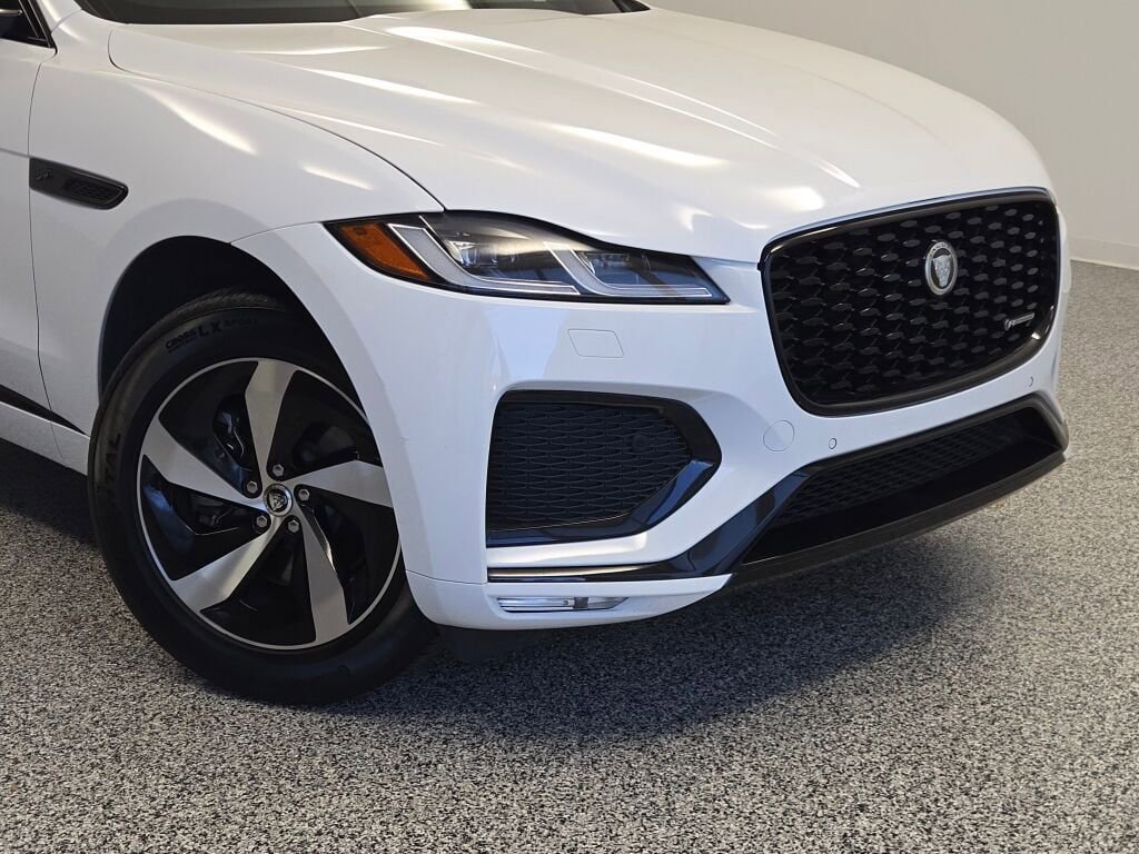 Used 2024 Jaguar F-PACE R-Dynamic S image 2