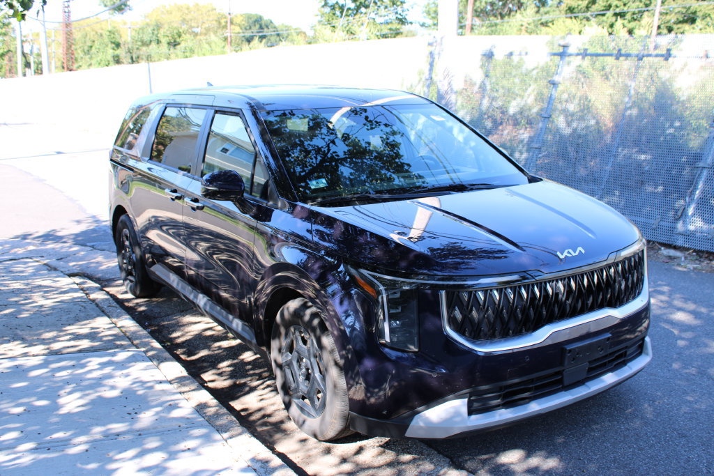 Used 2025 Kia Carnival FWD image 4