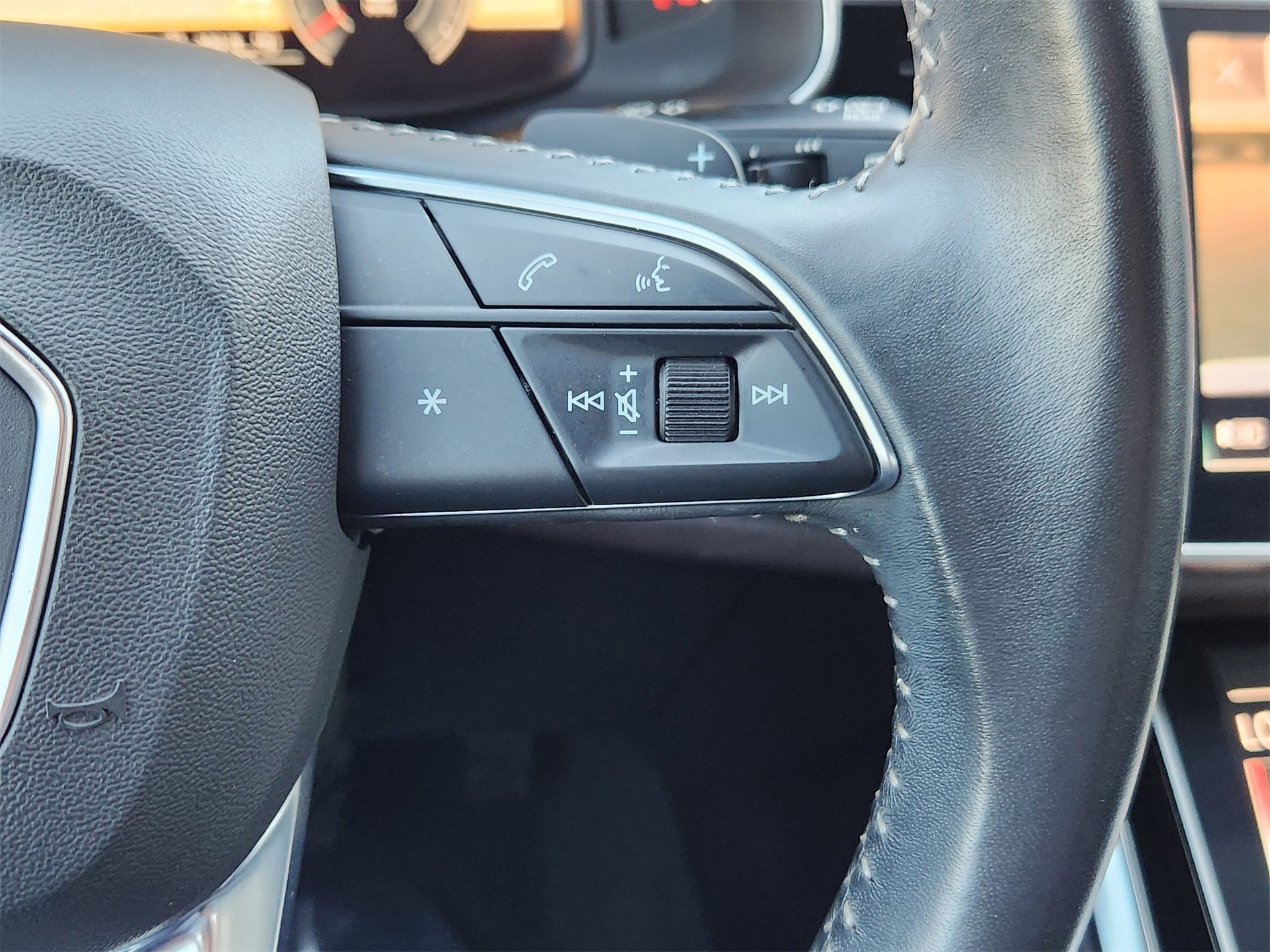 Used 2020 Audi Q8 Prestige w/ Prestige Package image 29