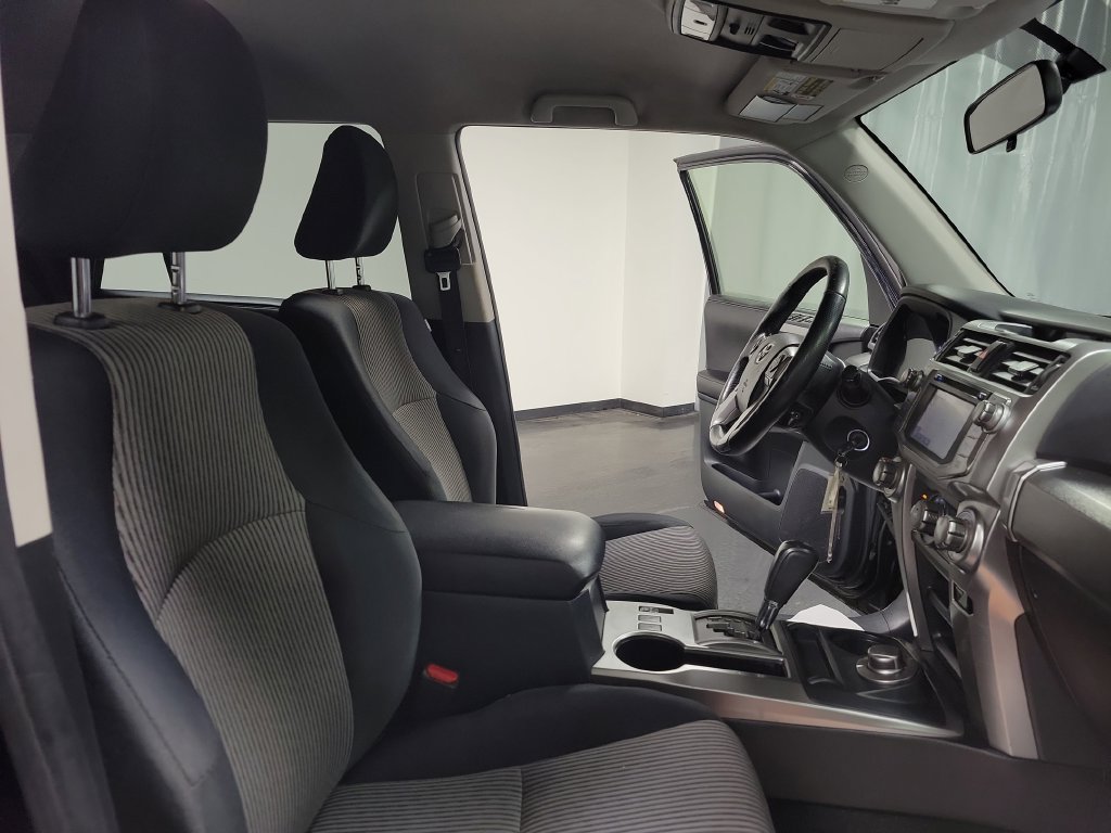 Used 2016 Toyota 4Runner SR5 AWD/4WD image 35