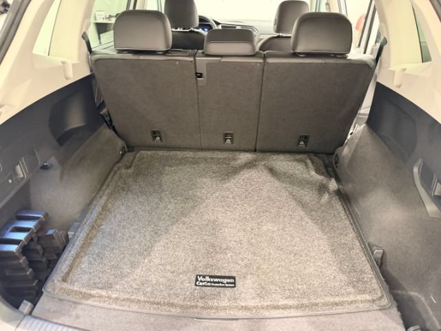 Used 2024 Volkswagen Tiguan SE AWD/4WD image 33