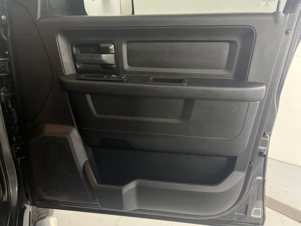 Used 2018 RAM 2500 Tradesman w/ Chrome Appearance Group image 31