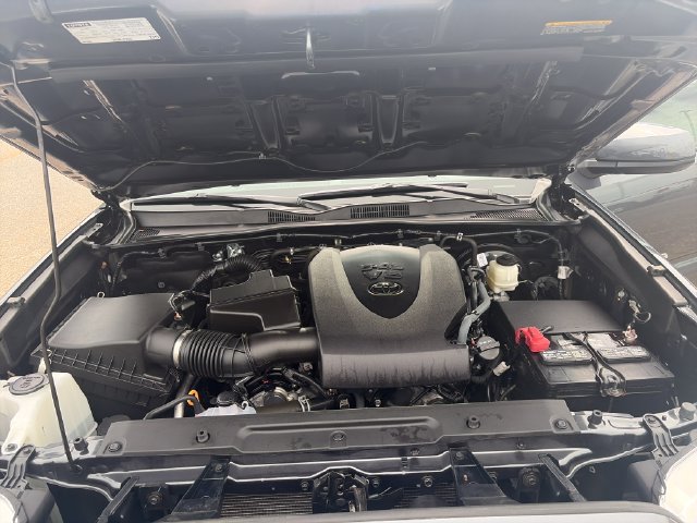 Used 2021 Toyota Tacoma SR5 RWD image 27