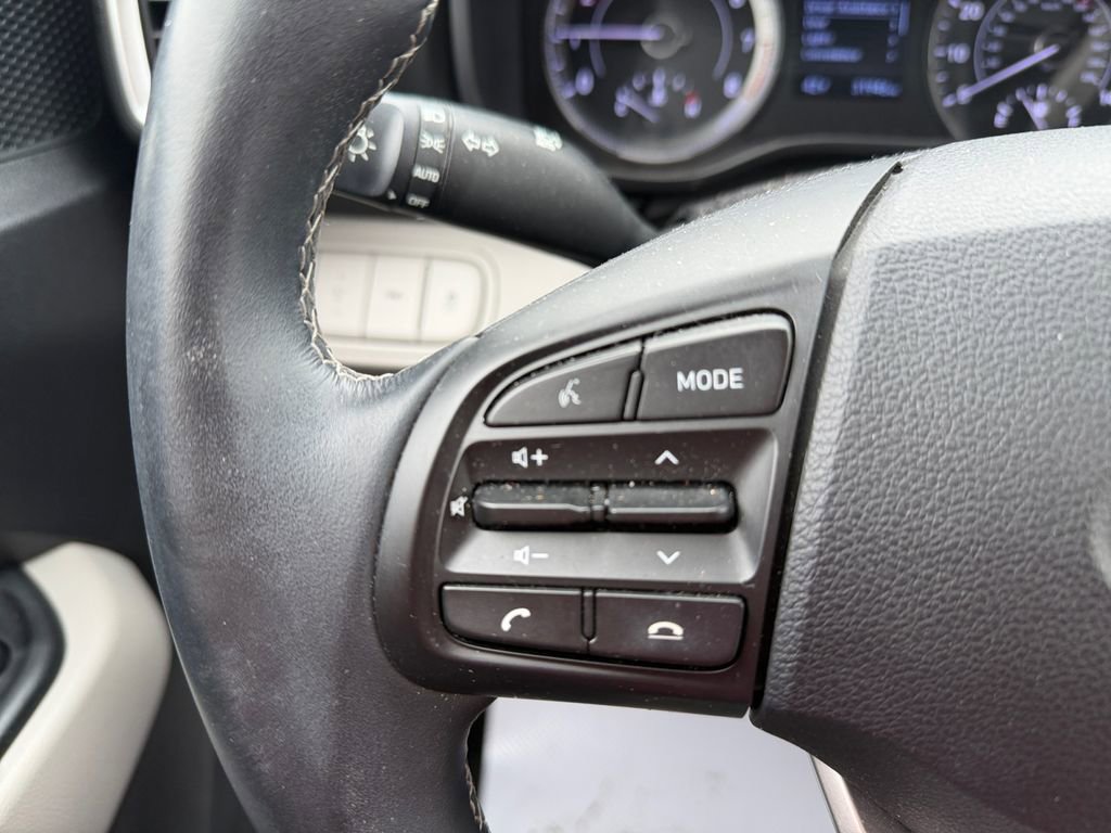 Certified 2022 Hyundai Venue SEL image 15