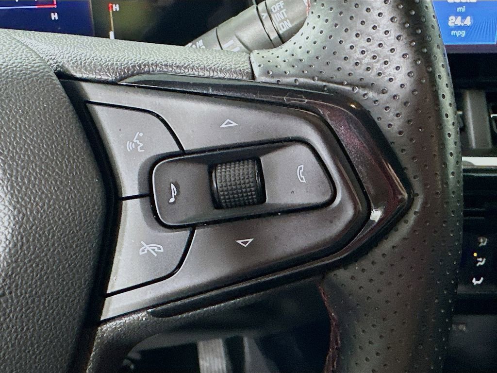 Used 2024 Chevrolet Trax RS w/ Sunroof Package FWD image 23