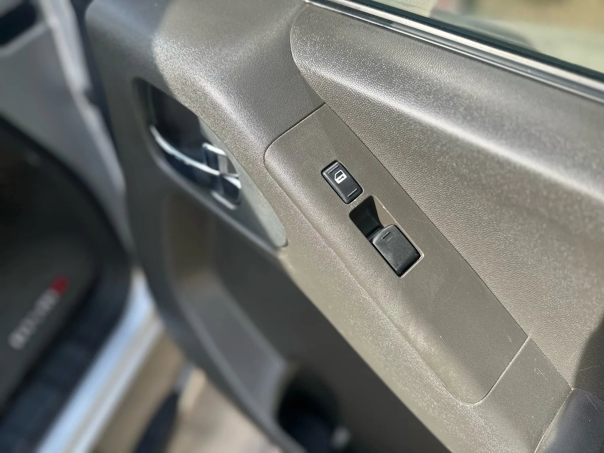 Used 2005 Nissan Frontier NISMO image 24