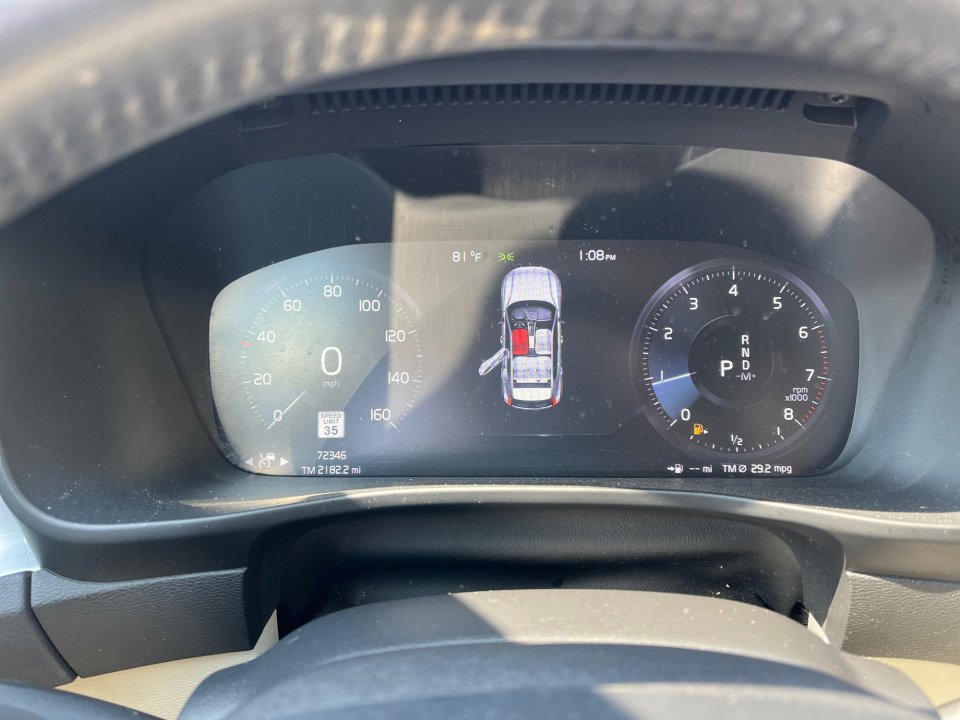 Used 2019 Volvo XC40 T4 Momentum image 14