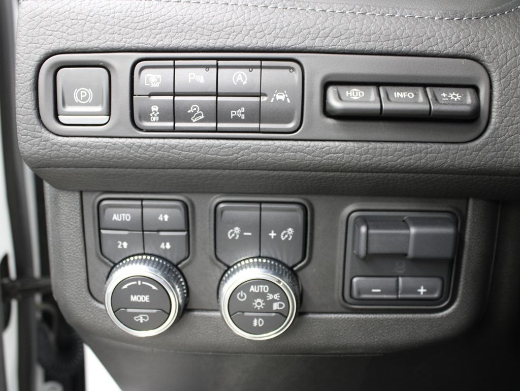 Used 2024 GMC Yukon XL Denali w/ Denali Reserve Package AWD/4WD image 65