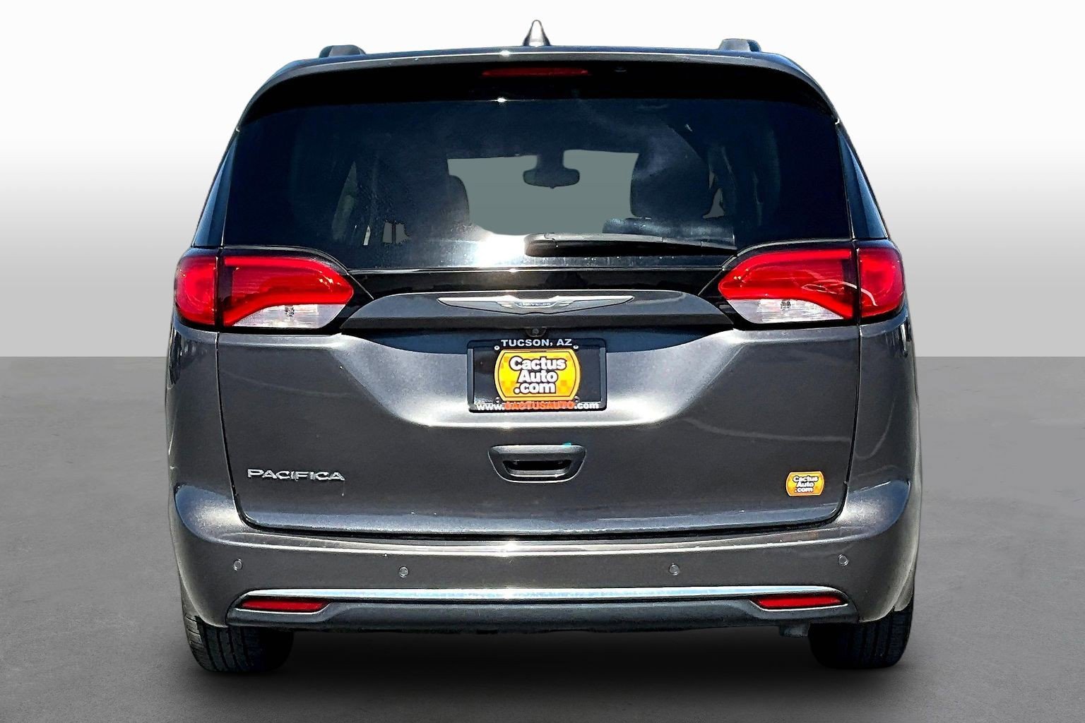 Used 2017 Chrysler Pacifica Touring-L w/ Tire & Wheel Group image 4