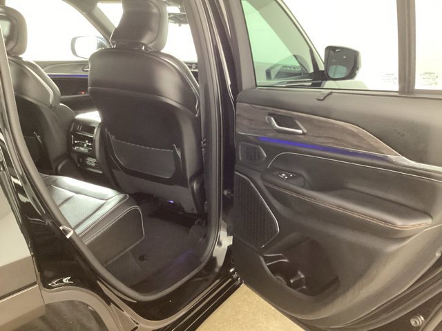 Used 2025 Jeep Grand Cherokee Overland w/ Adv Protech Group III AWD/4WD image 23