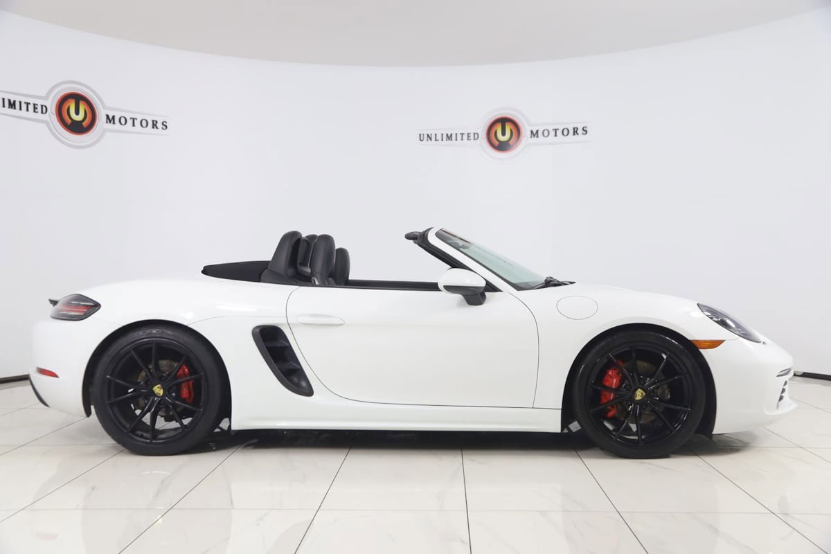 Used 2017 Porsche 718 Boxster S RWD image 2
