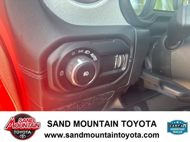 Used 2025 Jeep Wrangler Unlimited Sahara AWD/4WD image 13