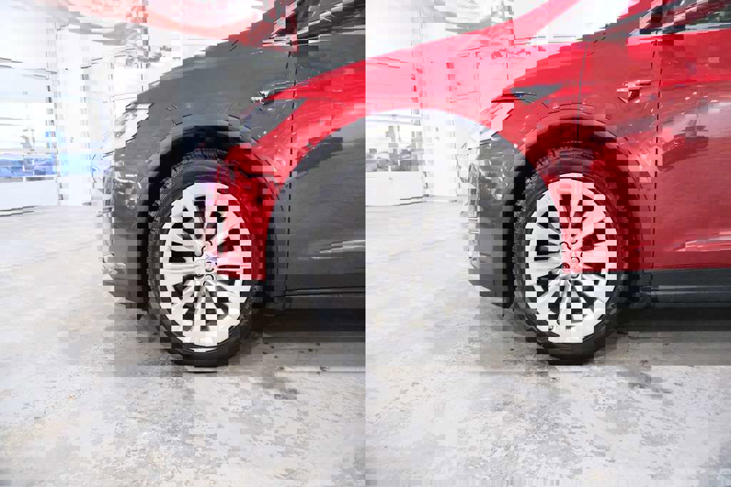 Used 2018 Tesla Model X 100D image 5