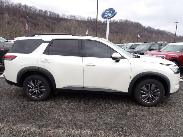 Used 2023 Nissan Pathfinder SV w/ SV Premium Package image 7