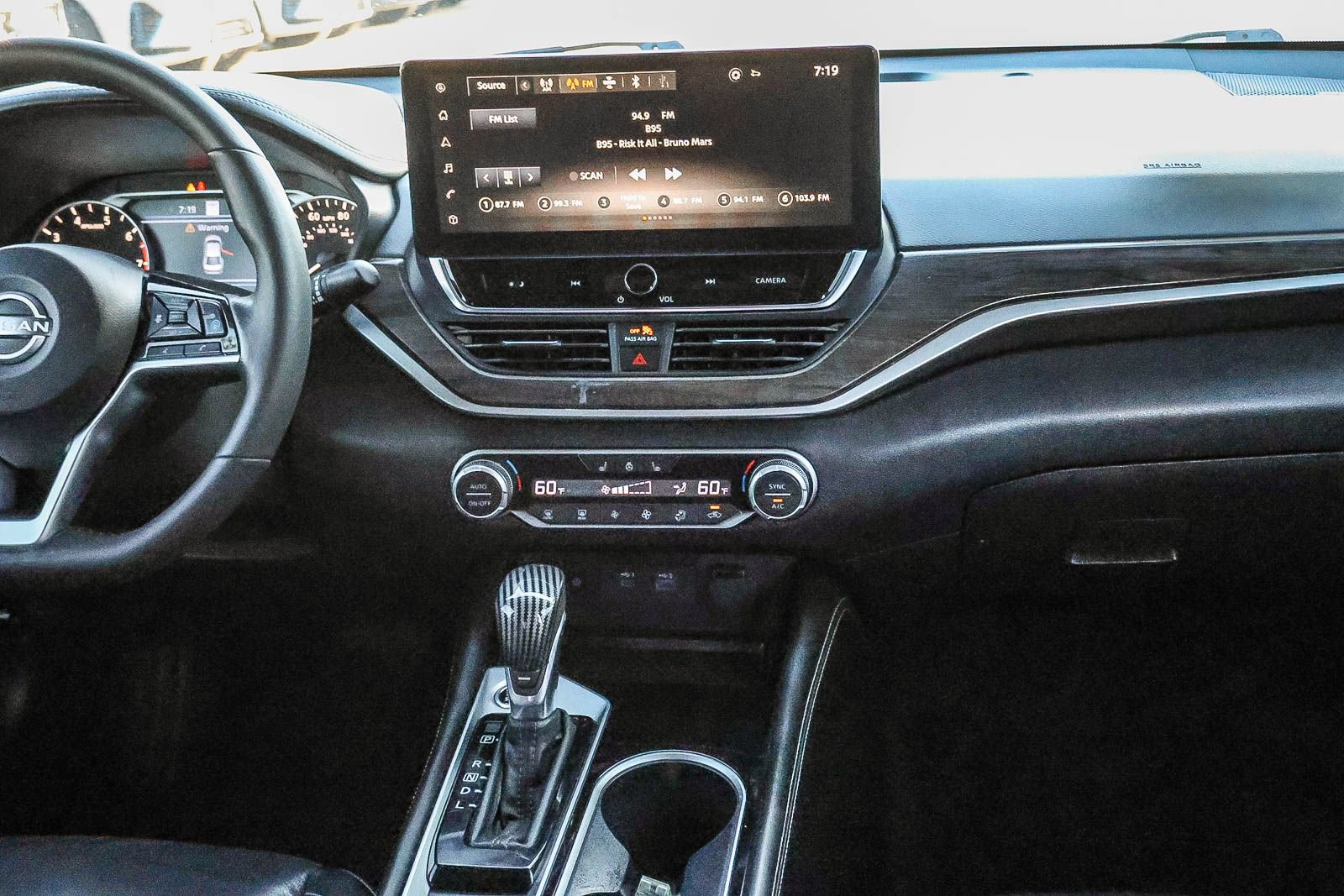 Used 2024 Nissan Altima 2.5 SL FWD image 19