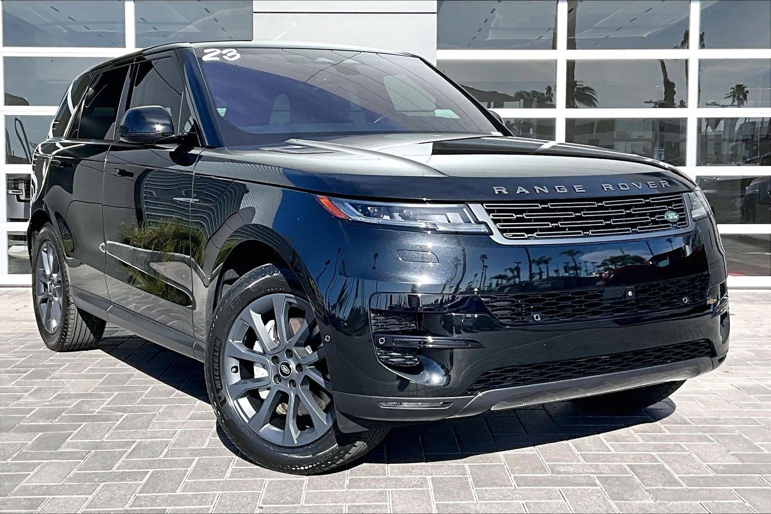 Used 2023 Land Rover Range Rover Sport SE image 3