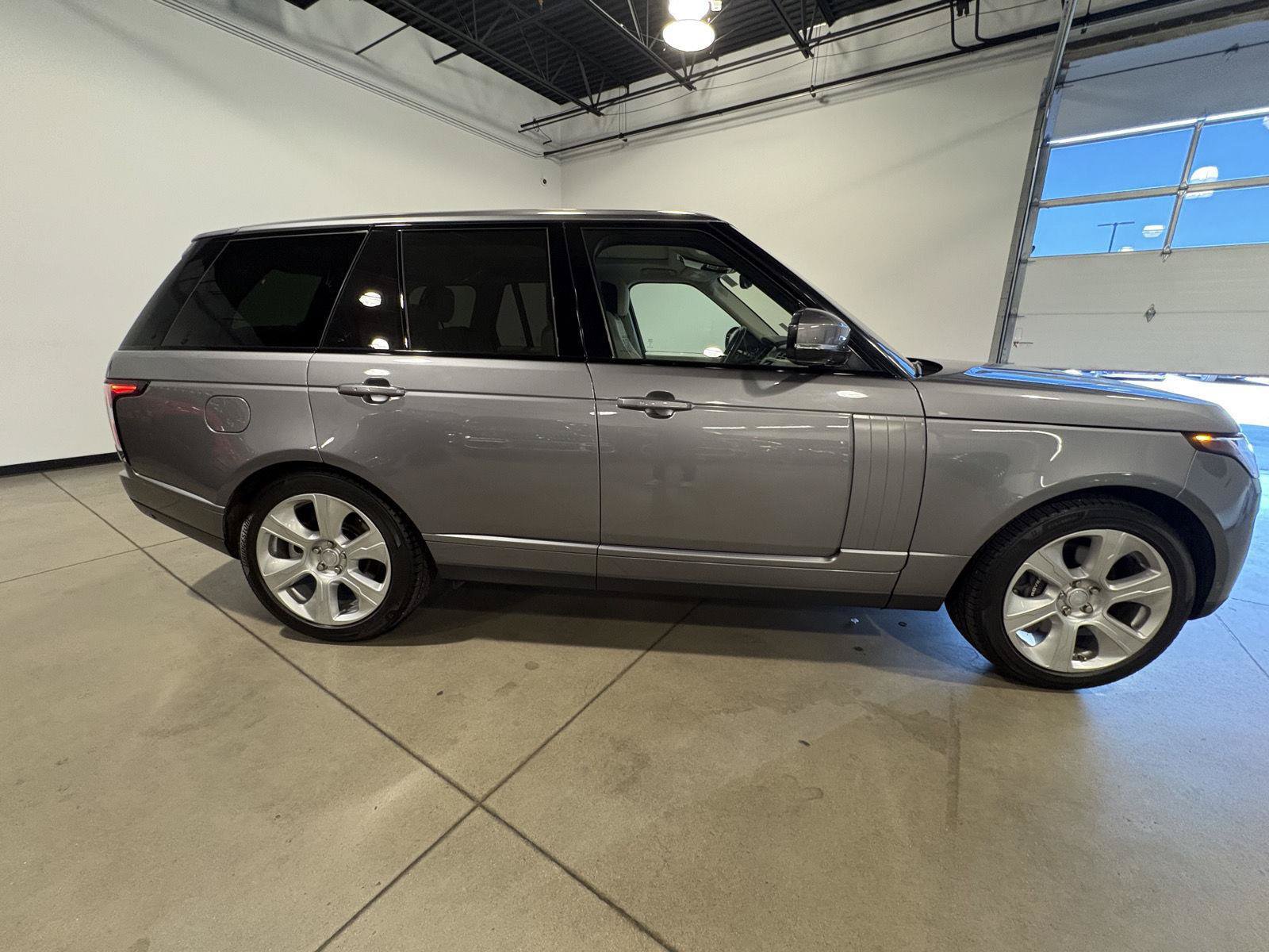 Used 2020 Land Rover Range Rover HSE AWD/4WD image 2