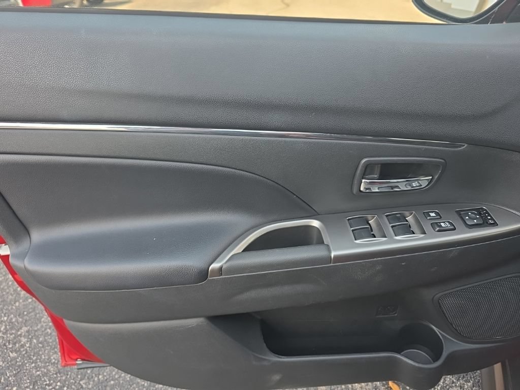 Used 2025 Mitsubishi Outlander Sport SE AWD/4WD image 14