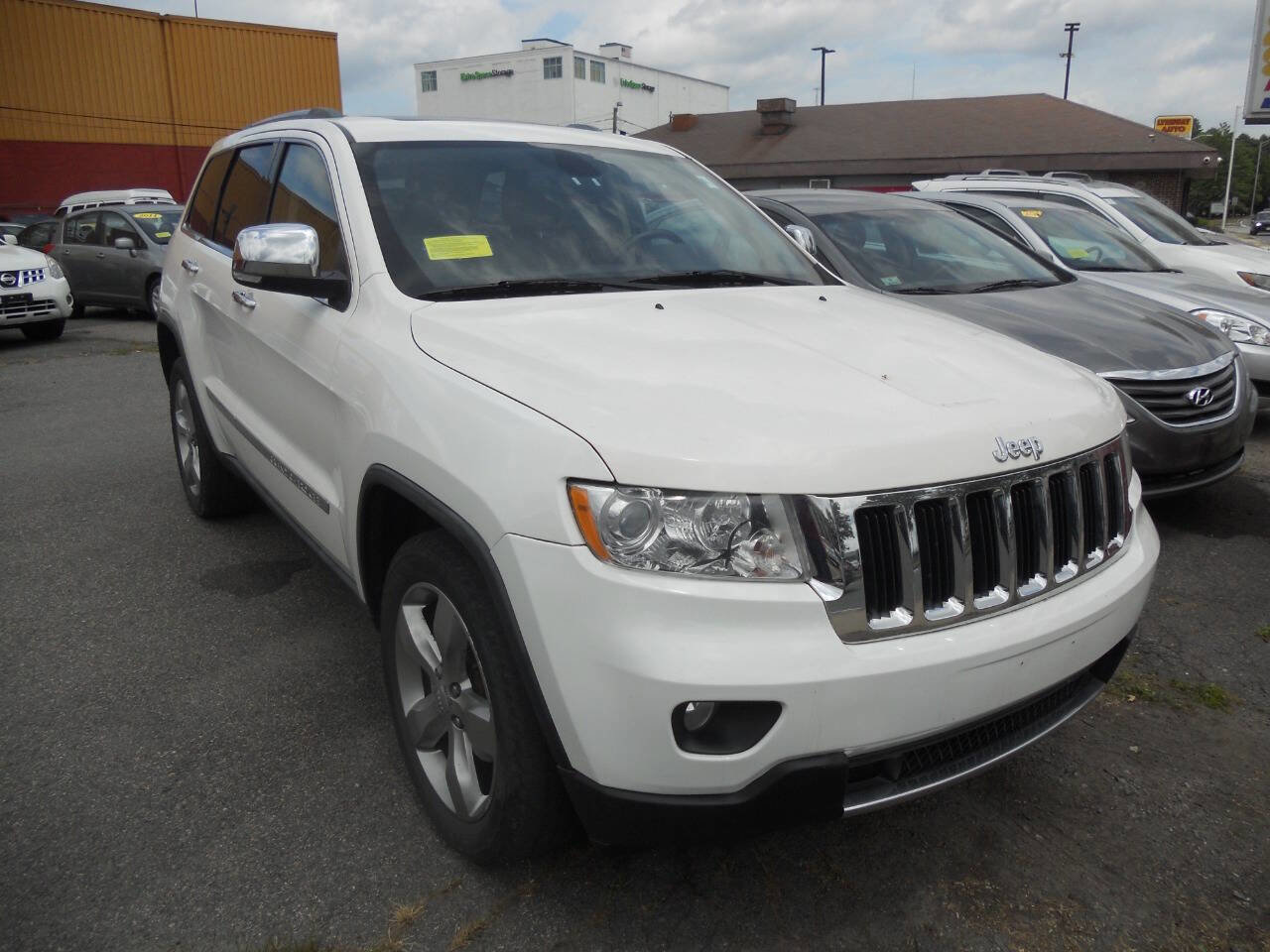 Used 2011 Jeep Grand Cherokee Limited image 2