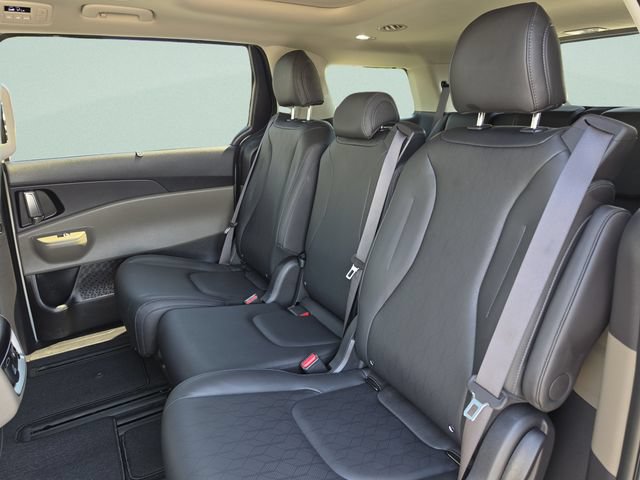 Certified 2025 Kia Carnival SX FWD image 26