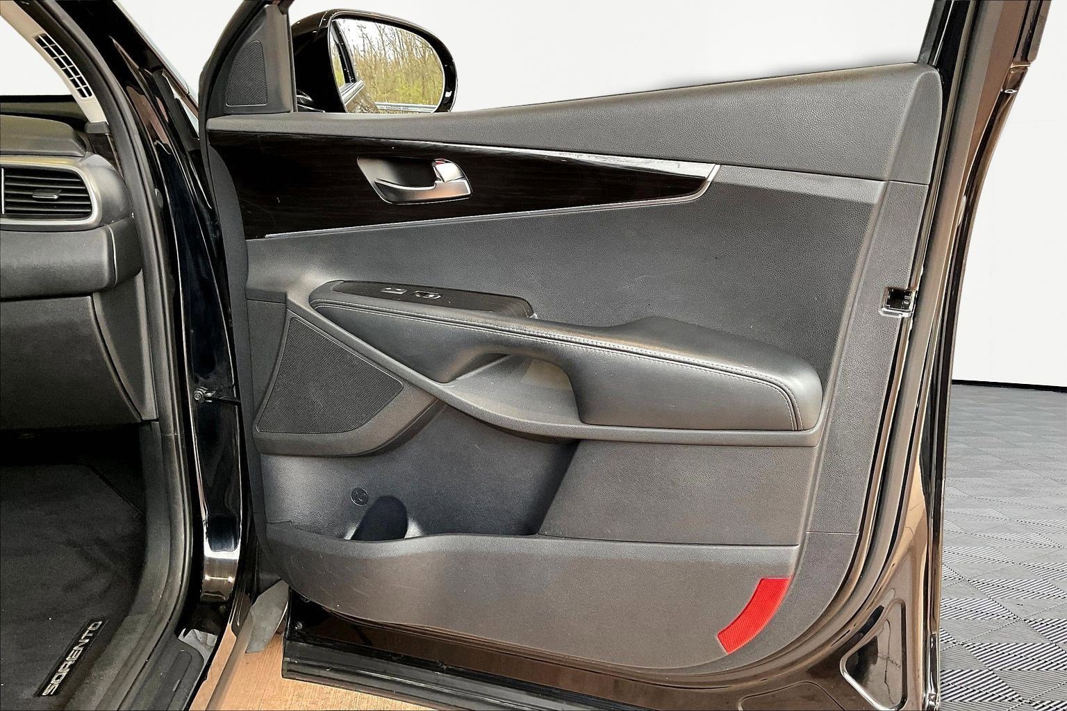 Used 2020 Kia Sorento S image 29