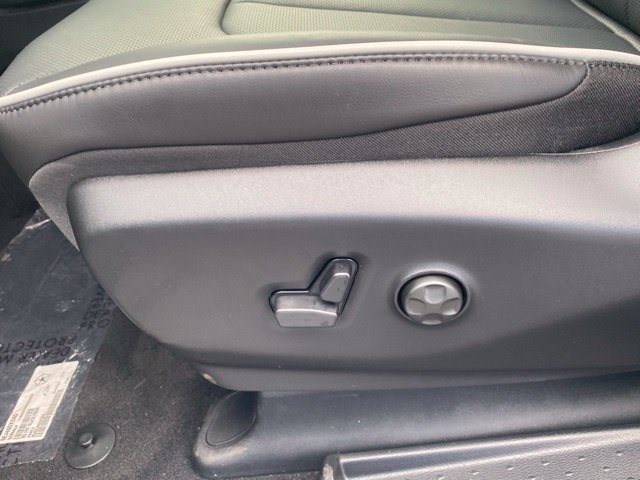 New 2026 Chrysler Pacifica Limited FWD image 17