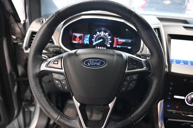 Used 2020 Ford Edge Titanium w/ Equipment Group 301A AWD/4WD image 25