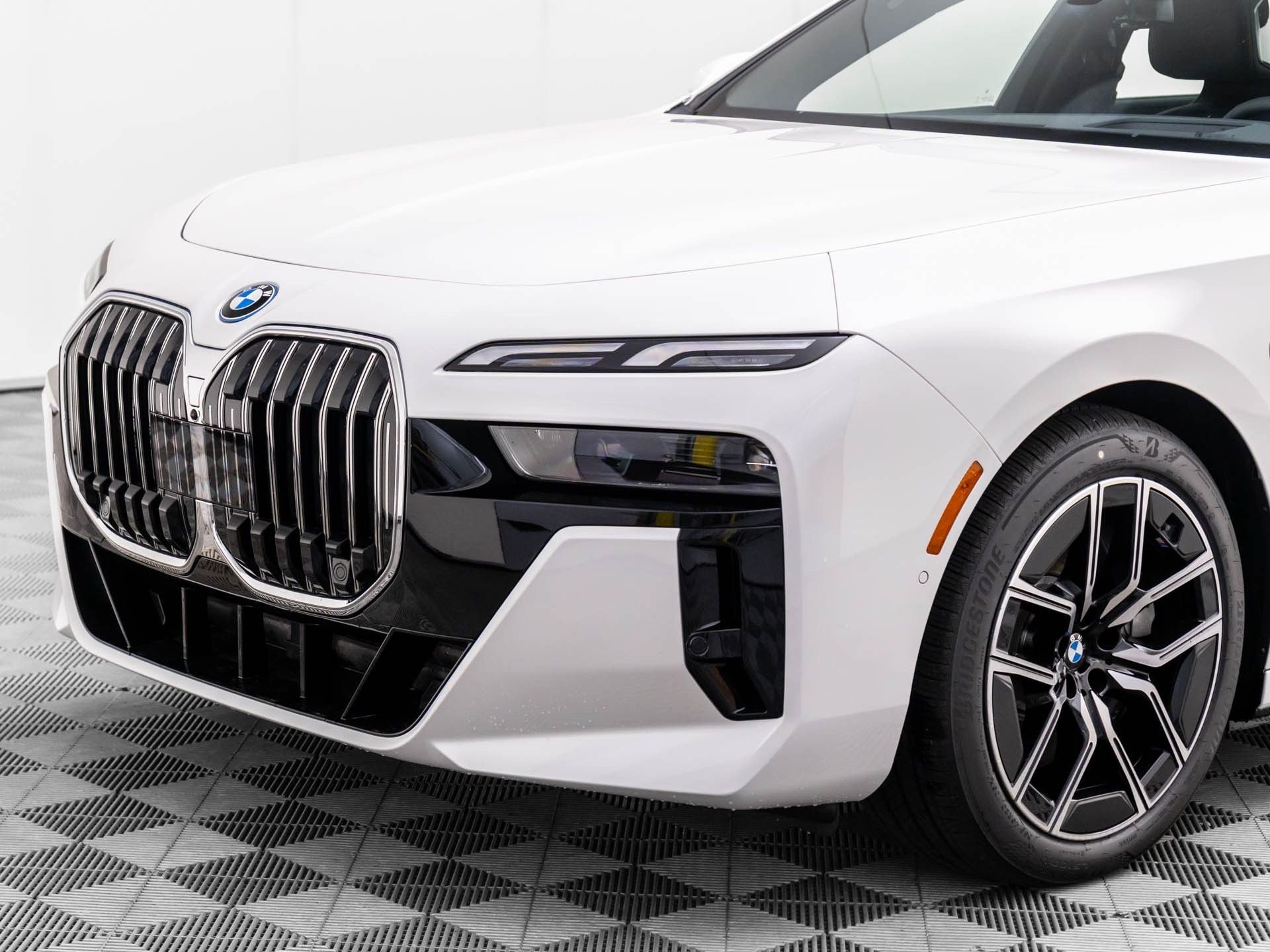 New 2025 BMW 750e xDrive AWD/4WD image 37