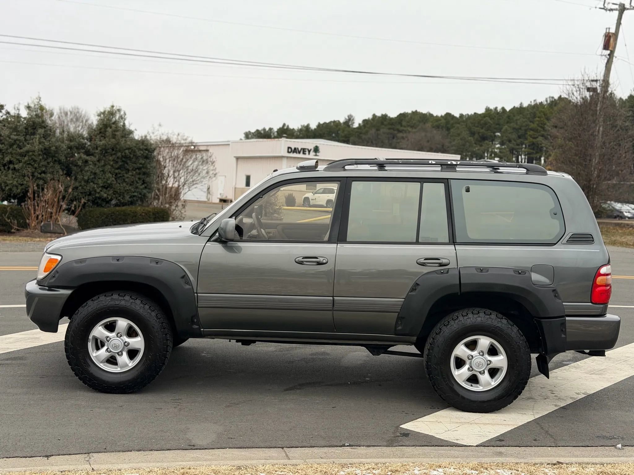 Used 2000 Toyota Land Cruiser Sport Utility 4D image 5