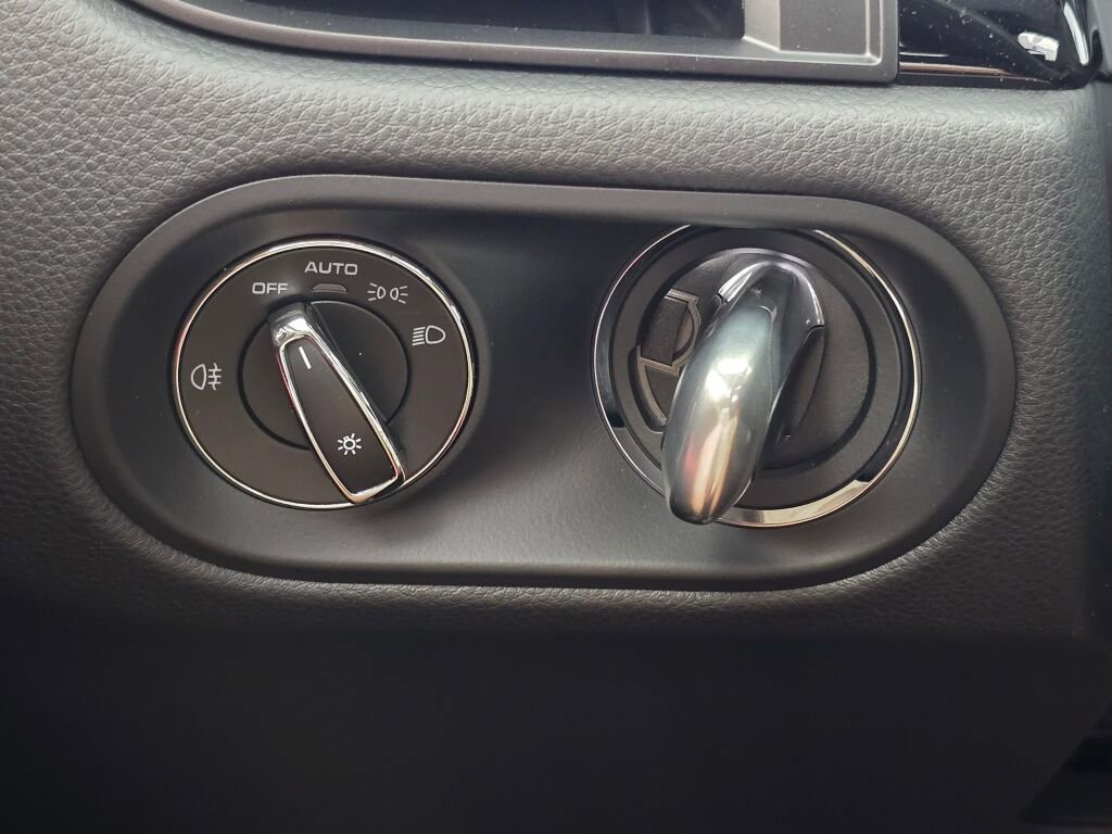 New 2026 Porsche Macan image 32