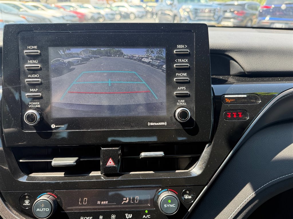 Used 2022 Toyota Camry SE image 19