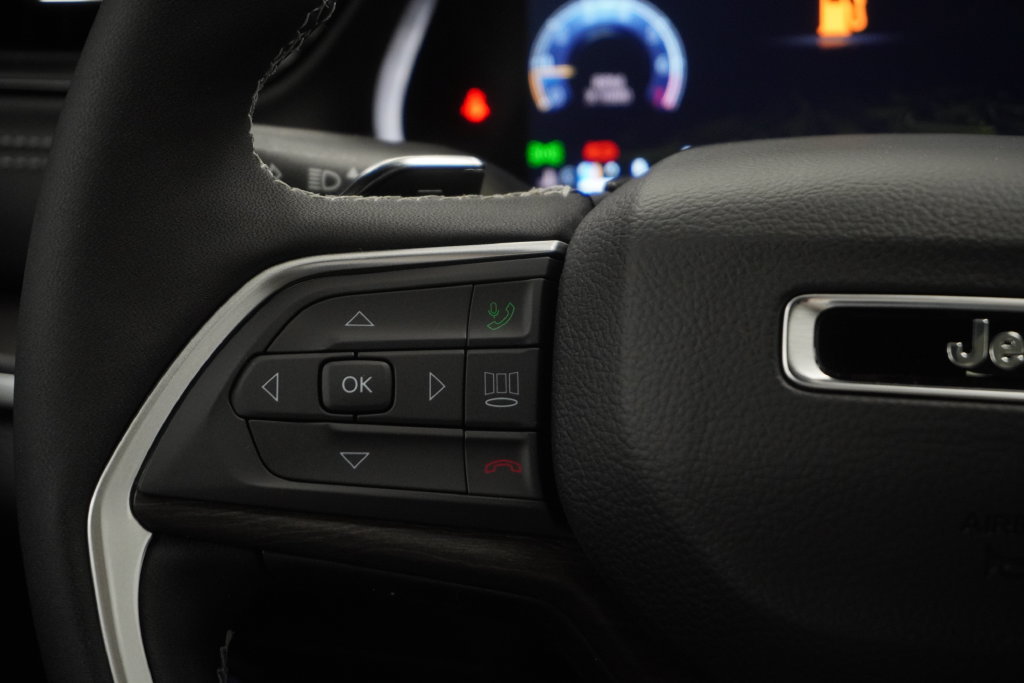 New 2026 Jeep Grand Cherokee Altitude AWD/4WD image 25