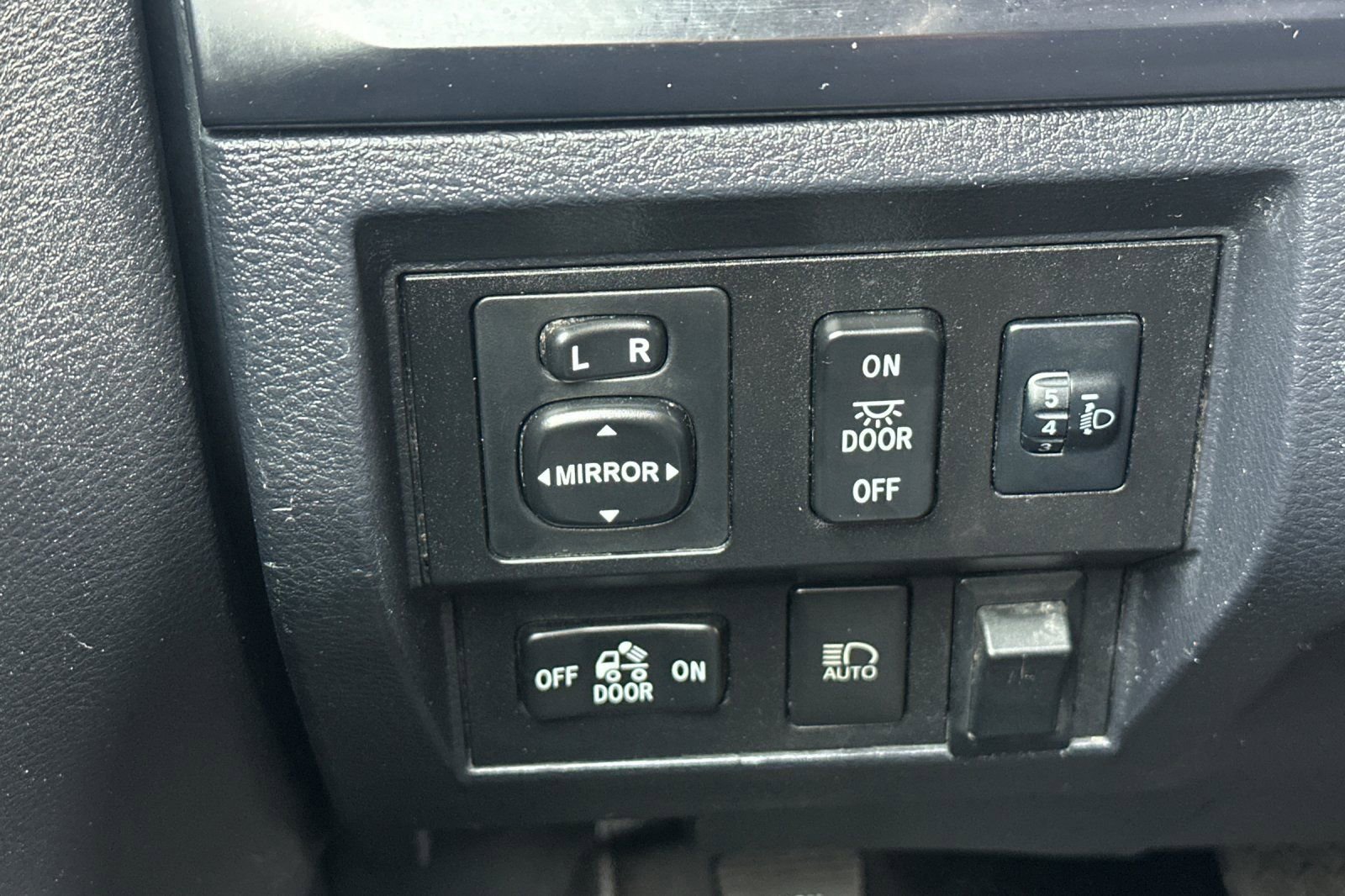 Used 2019 Toyota Tundra SR image 27