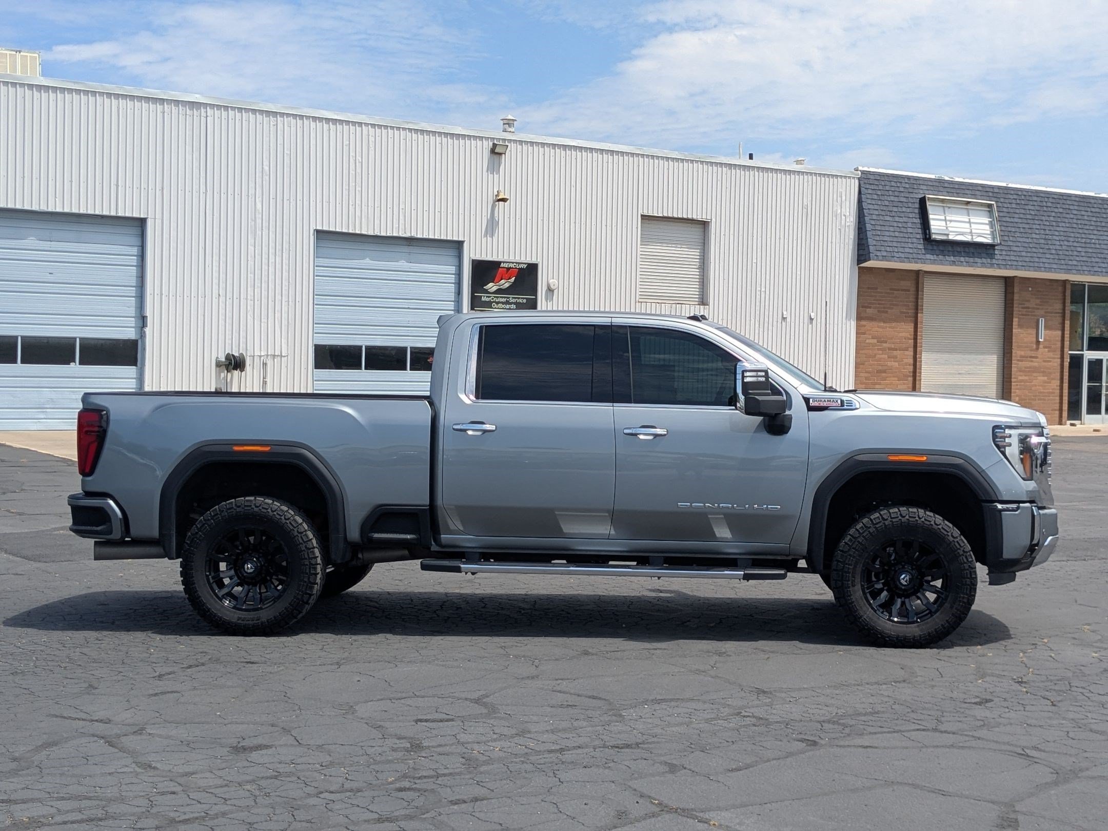 Used 2024 GMC Sierra 3500 Denali w/ Technology Package AWD/4WD image 2
