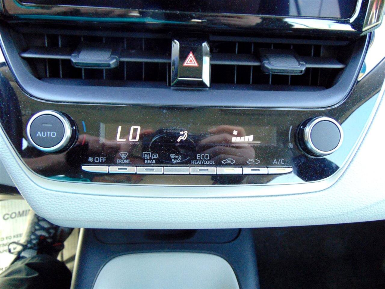 Used 2025 Toyota Corolla LE image 26