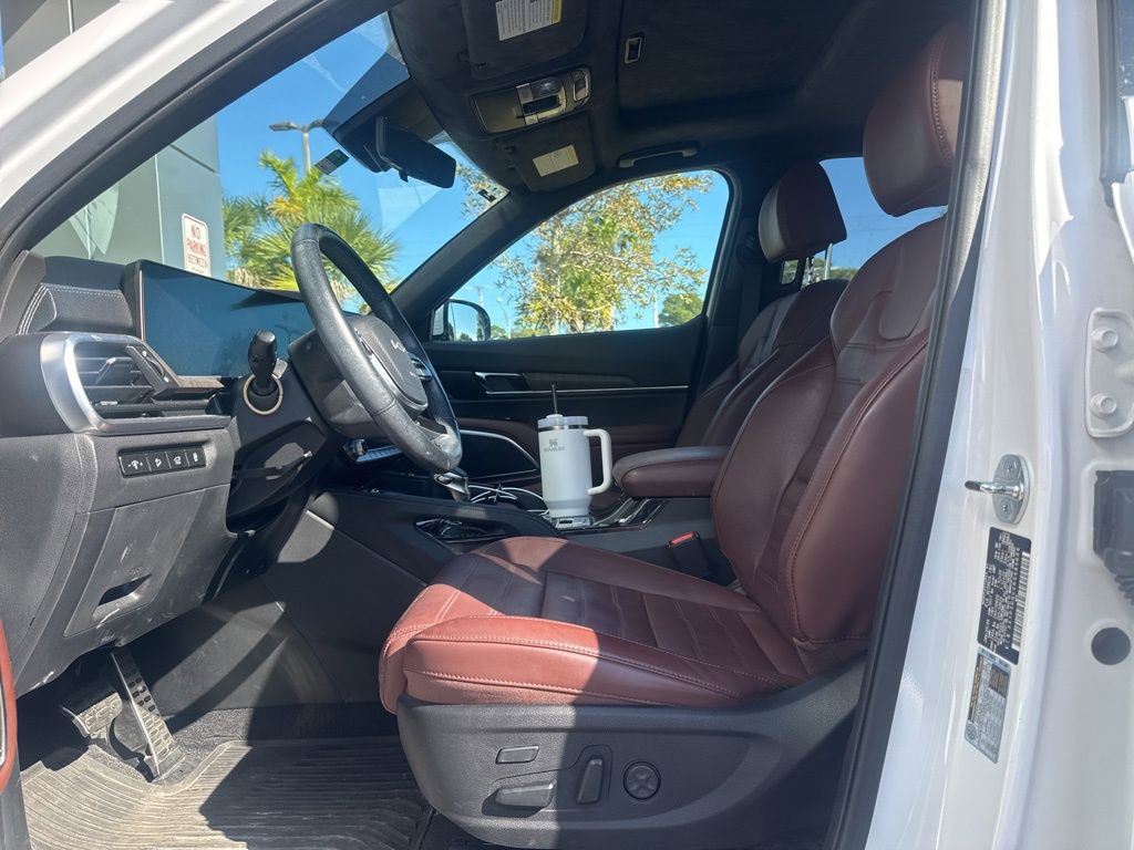 Used 2024 Kia Telluride SX Prestige w/ Towing Package image 4