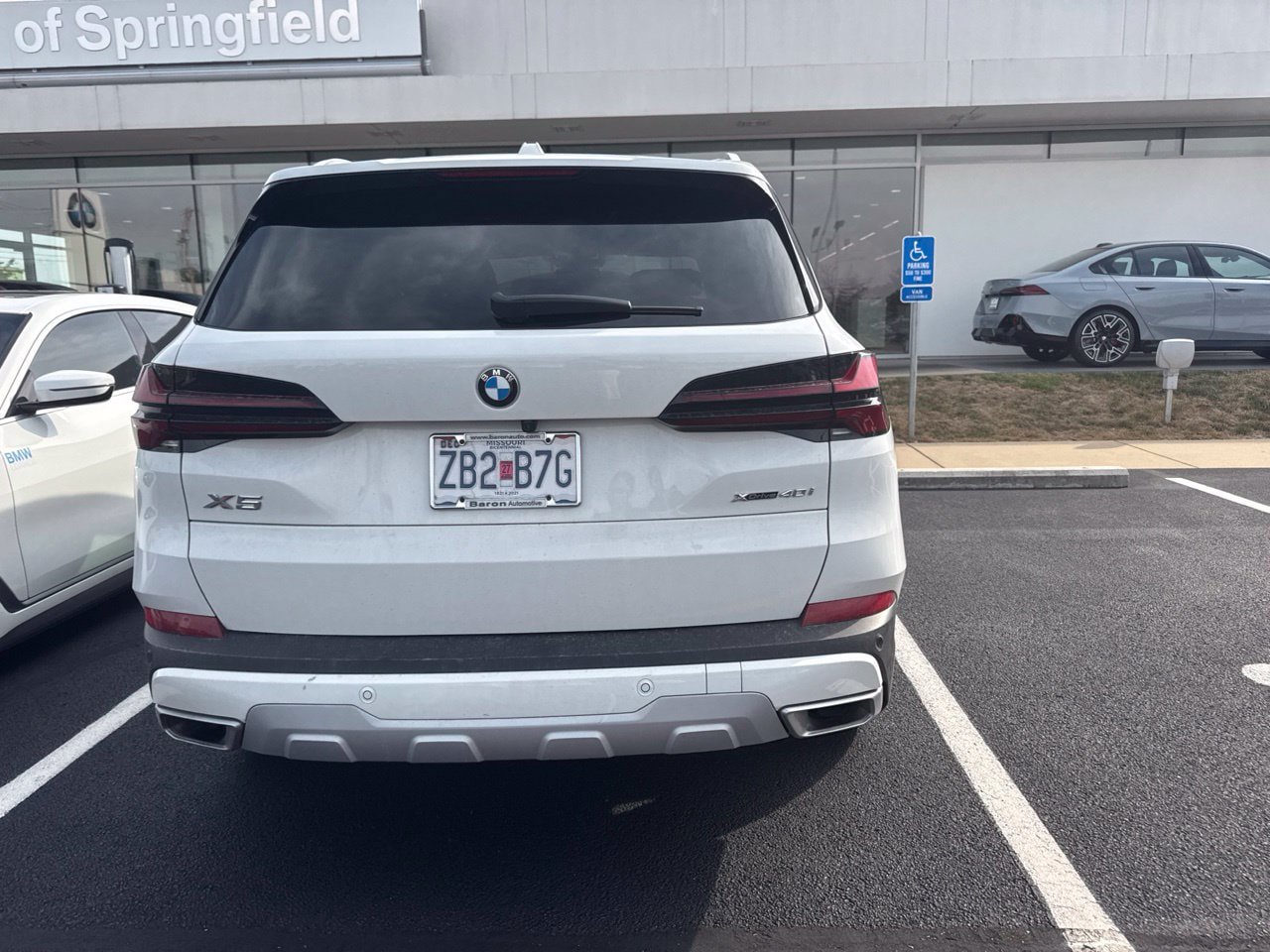 Used 2025 BMW X5 xDrive40i w/ Parking Assistance Package AWD/4WD image 4