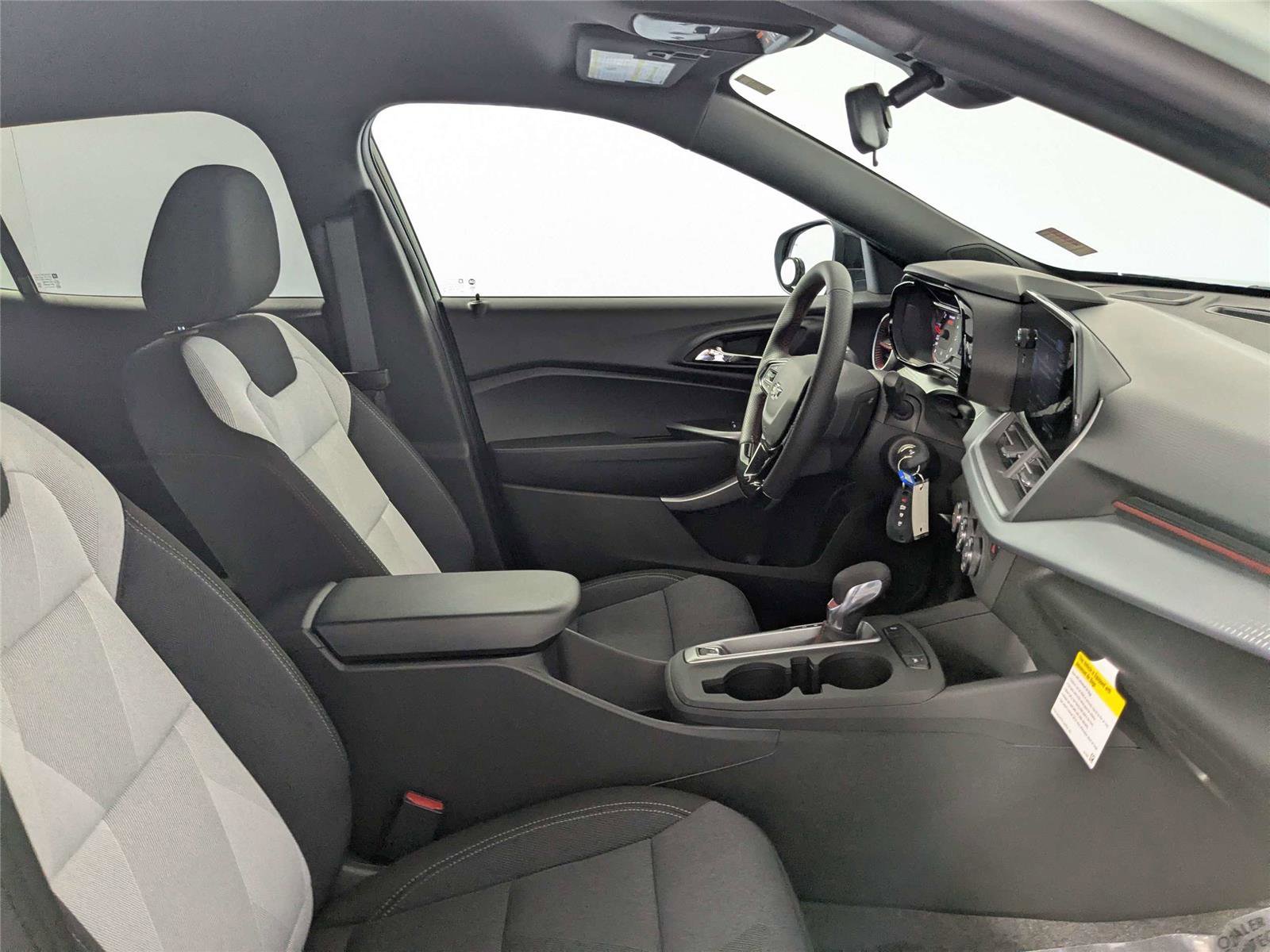 Used 2024 Chevrolet Trax RS w/ Driver Confidence Package image 31