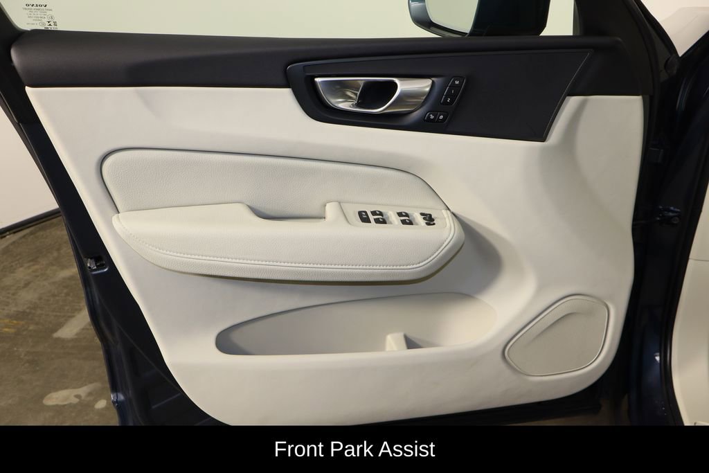 Used 2021 Volvo XC60 T5 Momentum w/ Premium Package image 17